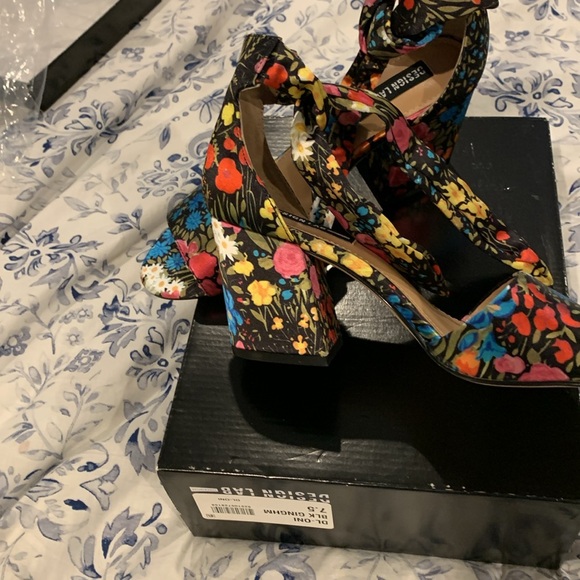 Ladies shoes by Design Lab - Picture 4 of 7